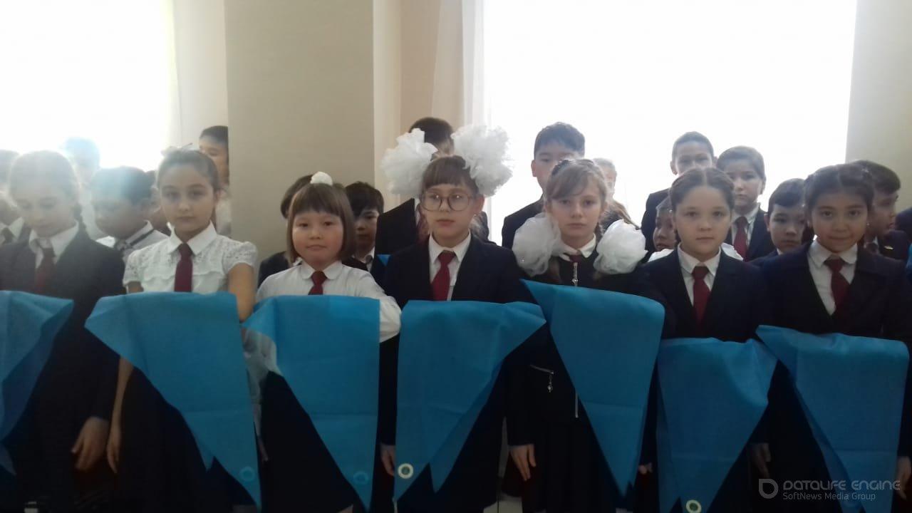 Посвящение учащихся в детско-юношескую организацию "Жас &#1179;ыран" в честь праздника Первого The presidentа