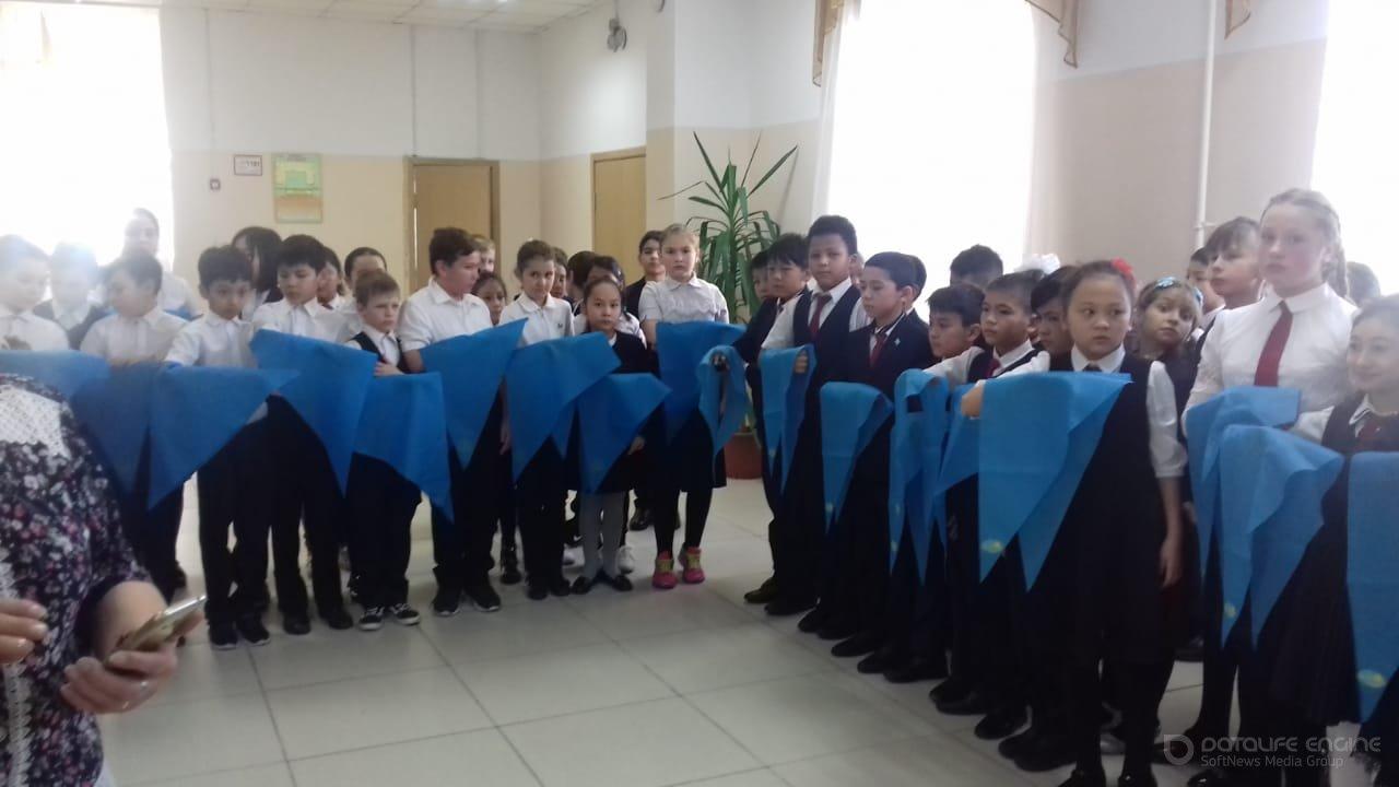 Посвящение учащихся в детско-юношескую организацию "Жас &#1179;ыран" в честь праздника Первого The presidentа