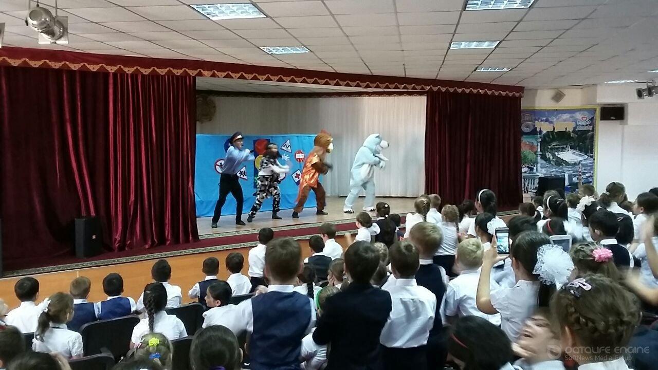Театральное представление по профилактике ПДД для учащихся начальной школы