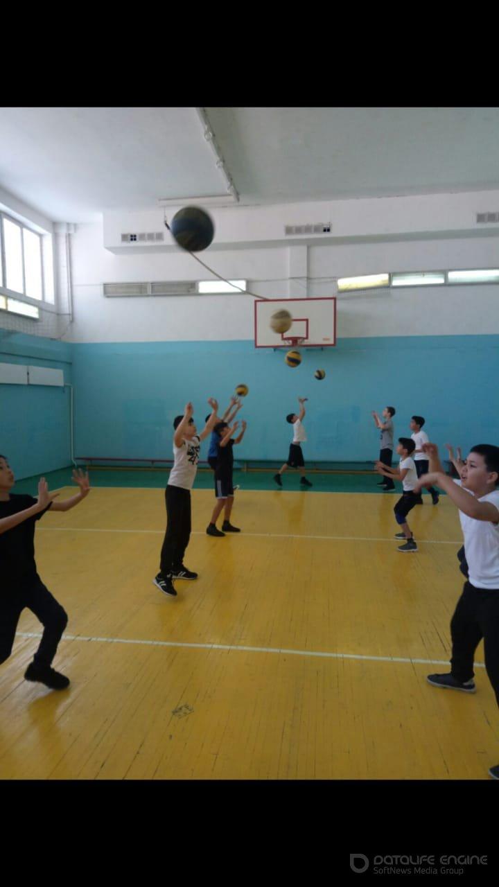 Подготовка к городским соревнованиям по волейболу 