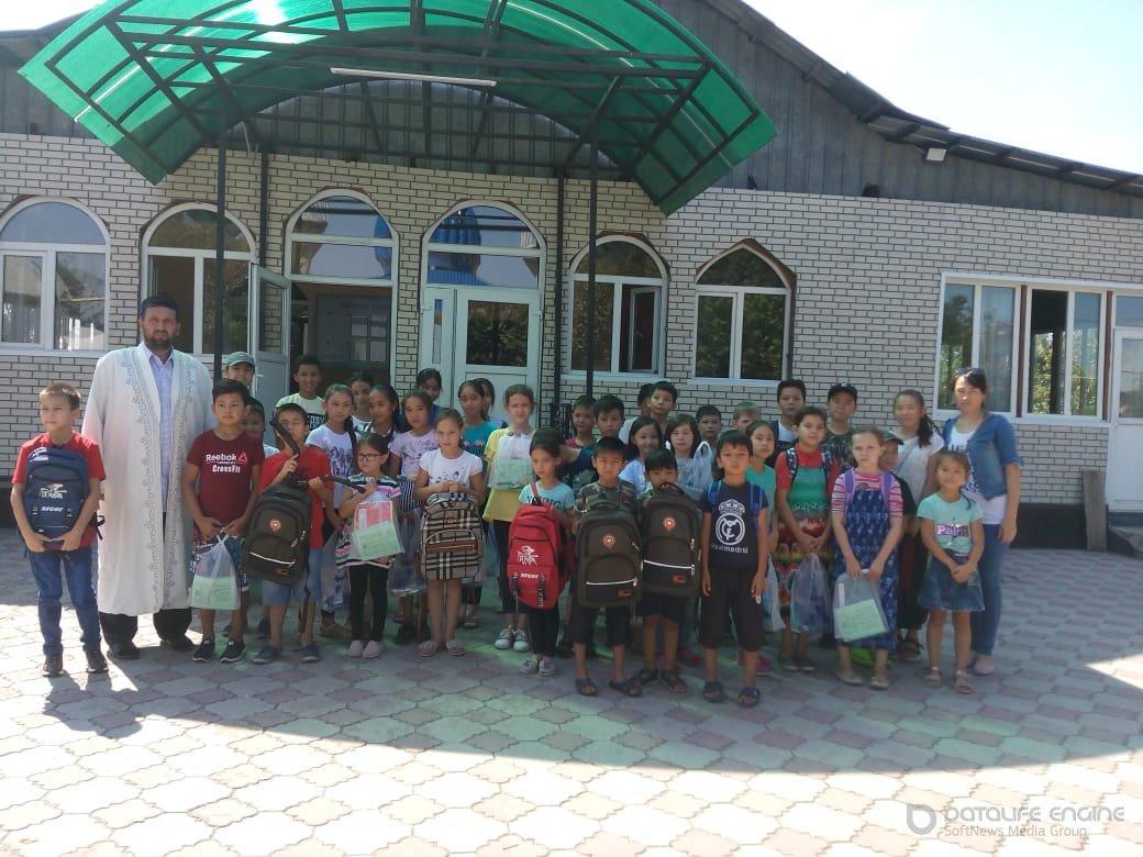 Мечеть оказала материальную помощь 29 учащимся из малообеспеченных и многодетных семей в подготовке к школе 