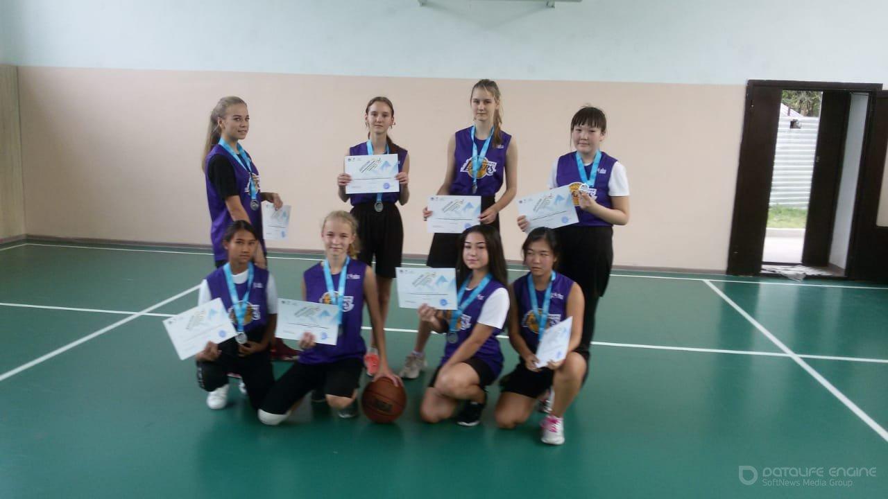 Наши ученицы завоевали 2 место в районных соревнованиях по баскетболу.