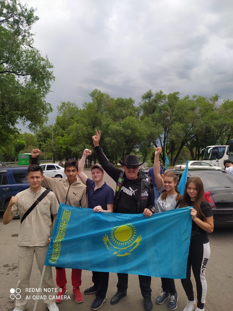 Сегодня наши ученики участвовали в авто- и мотопробег посвященному Дню Государственных символов РК