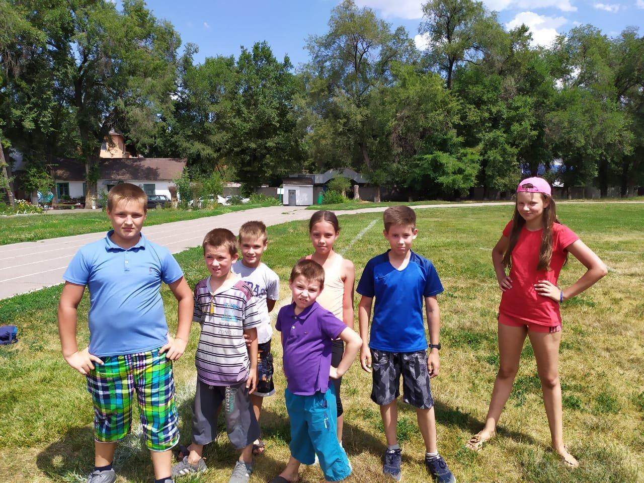 В школе-гимназии №44 проводятся кружки по регби.Проводит тренер по регби Манаков В.А