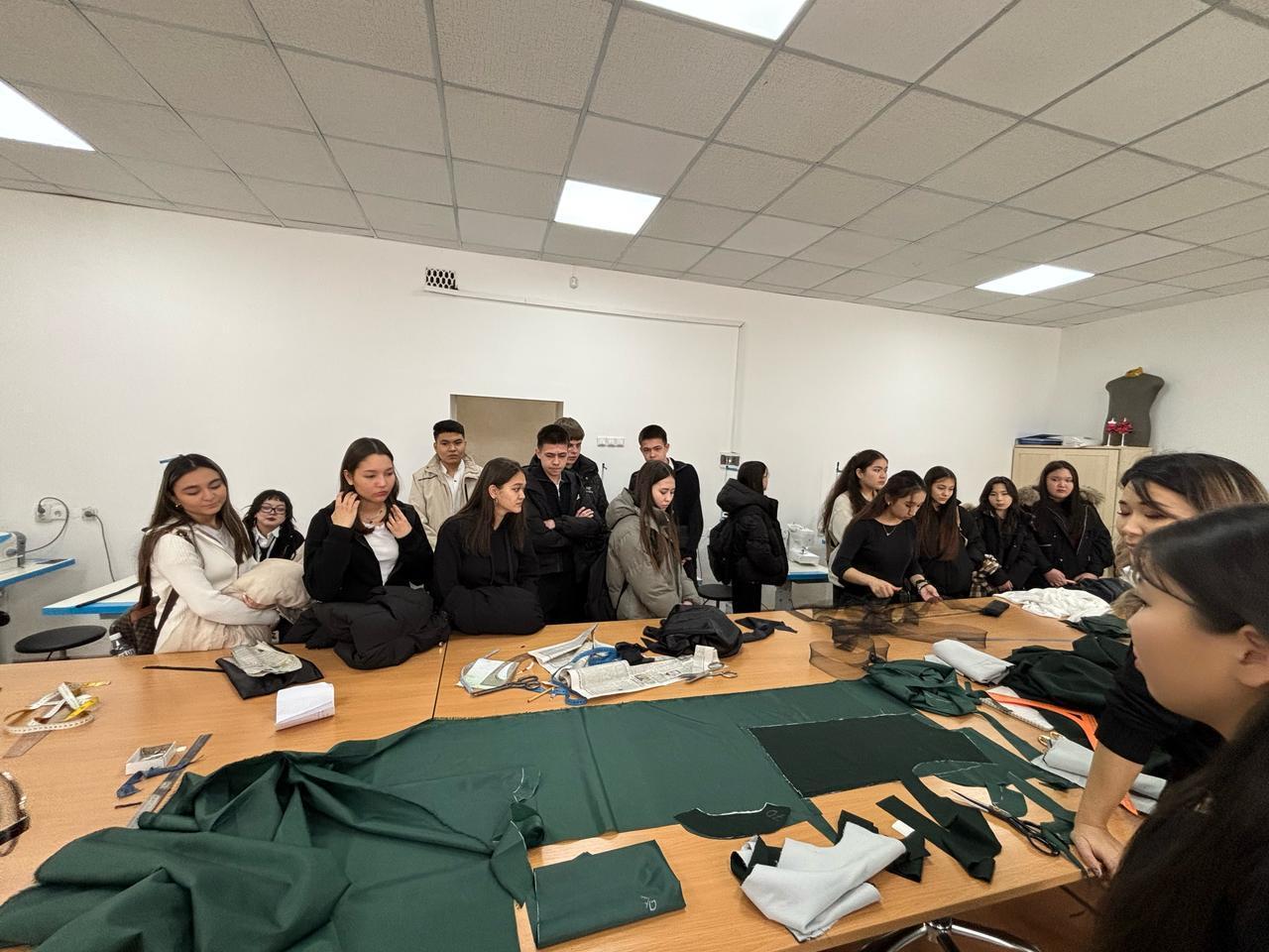 Профориентационная экскурсия для учеников 9-х классов школы-гимназии №44  в Алматинском колледже “Моды и сферы обслуживания”