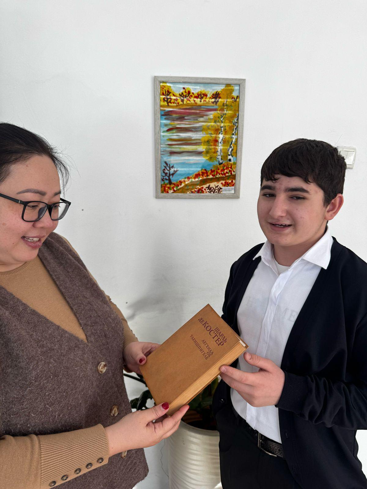 Челлендж "Шын жүректен кітап сыйла".