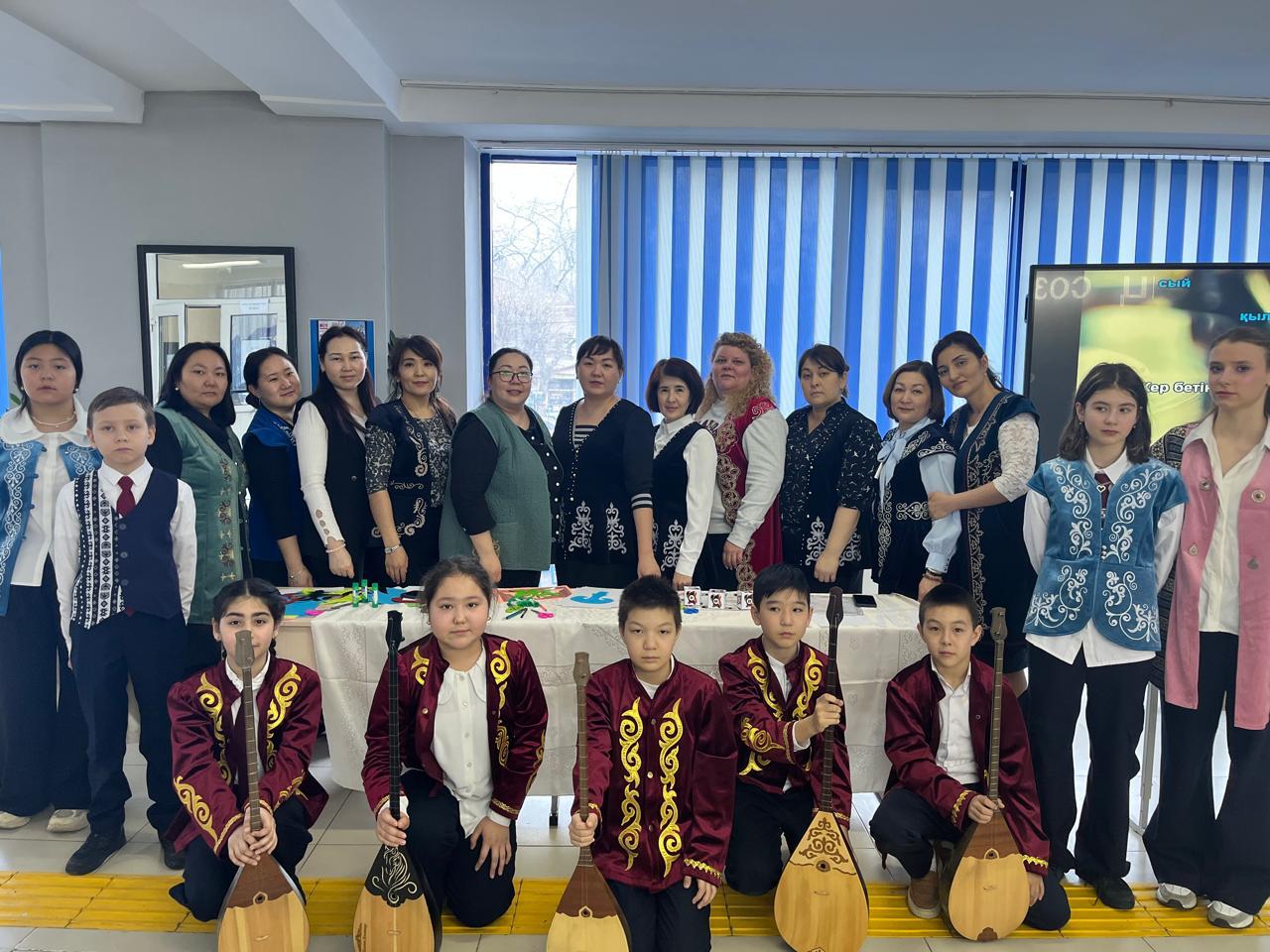 «Тілдік портфель» шығармашылық тобының ұйымдастыруымен «Алғыс айту» күніне арналған мерекелік іс-шара