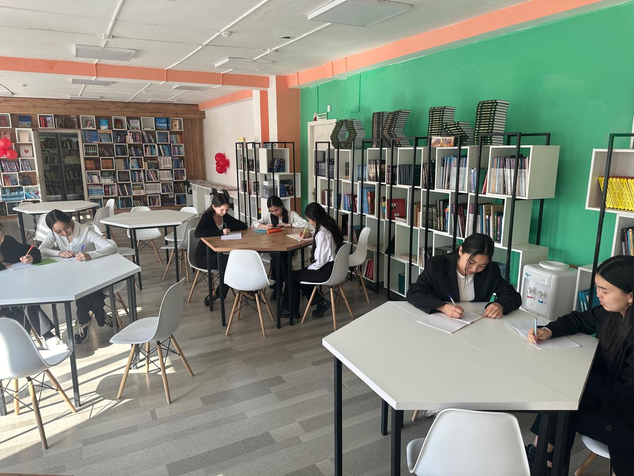 "Менің сүйікті қалам" тақырыбында эссе байқауы/ Конкурс эссе на тему "Мой любимый город"