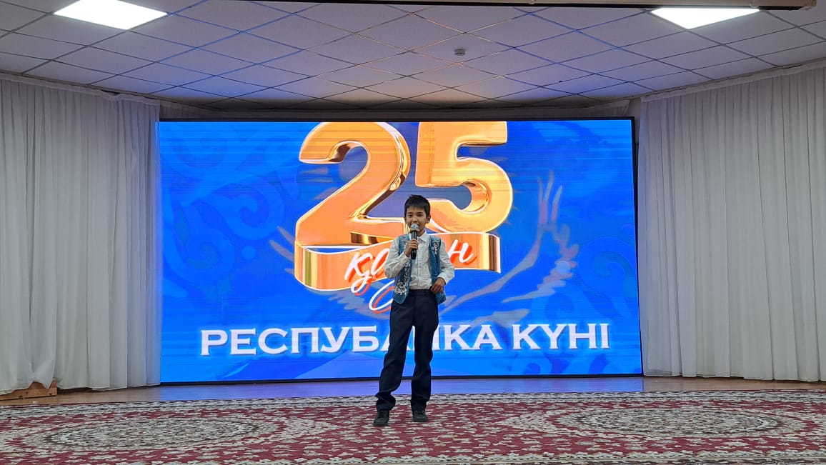 Қазақстан Республикасы күніне орай №44 мектеп-гимназиясында патриоттық әндер байқауы өтті.