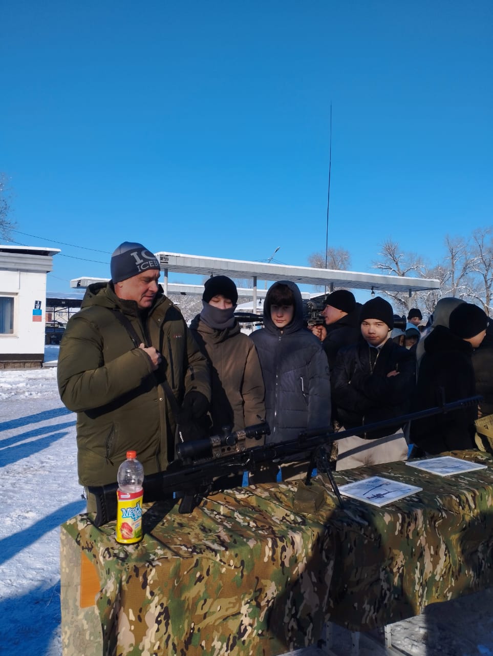 Қазақстан Республикасы Тәуелсіздік күніне орай 8 «З» сынып оқушылары №61993 әскери бөлімге — десанттық-шабуылдау бригадасына барды.